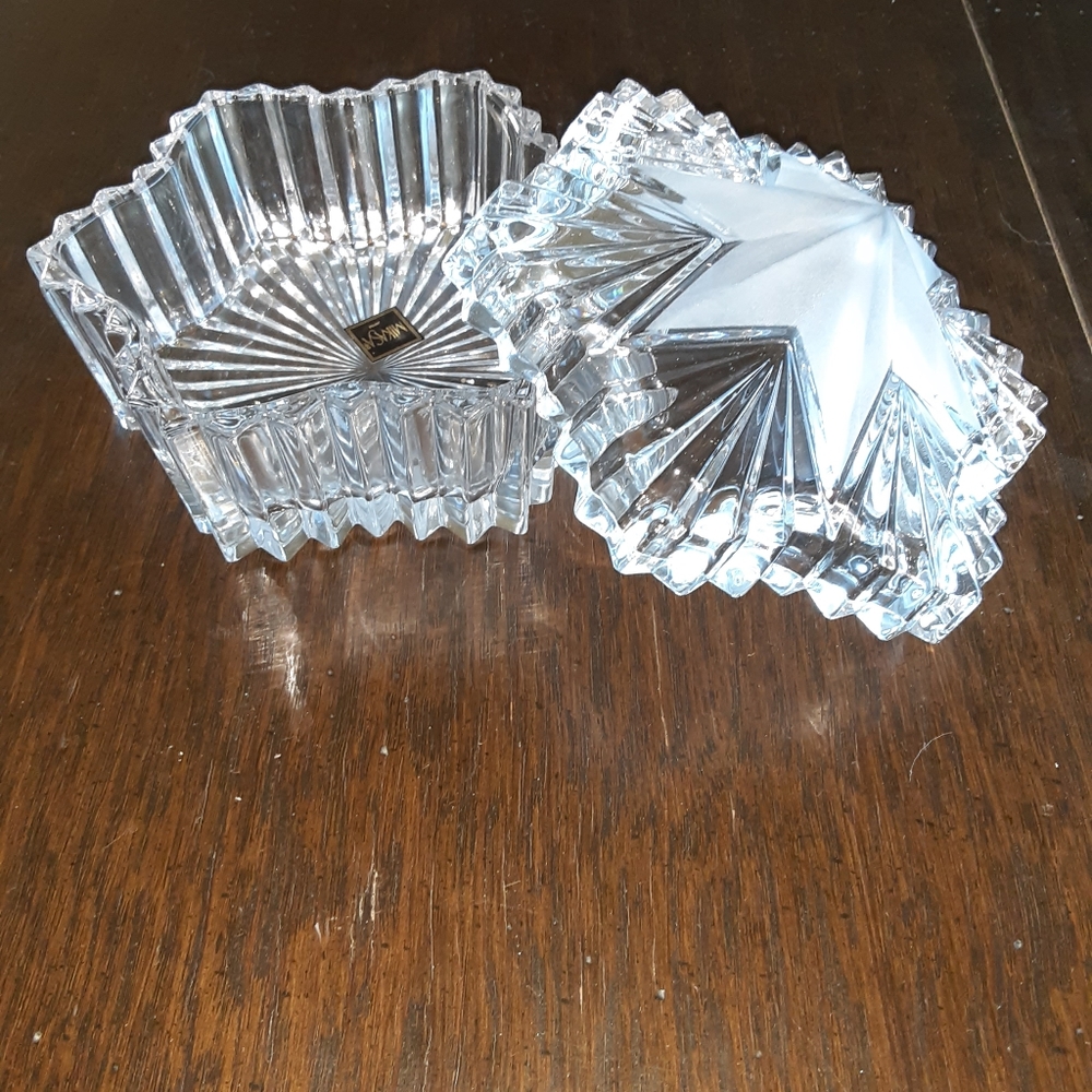 MIKASA. Diamond Fire Snowflake box.